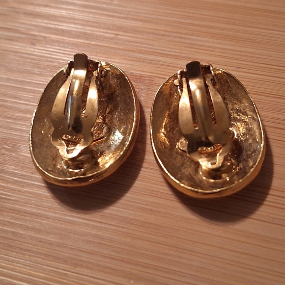 Chanel Earrings - Picture 8 of 8